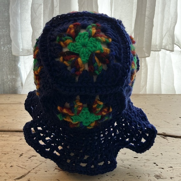 Crocheted granny square bucket hat - Picture 4 of 5